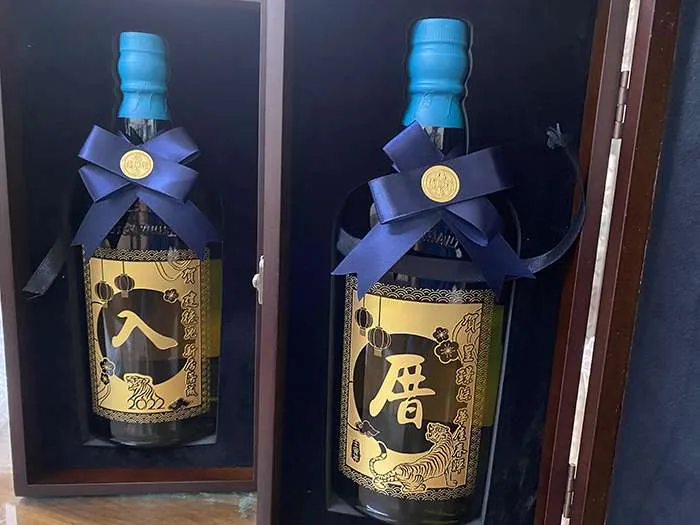 酒瓶雕刻